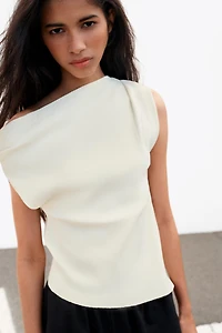 ASYMMETRIC KNIT TOP