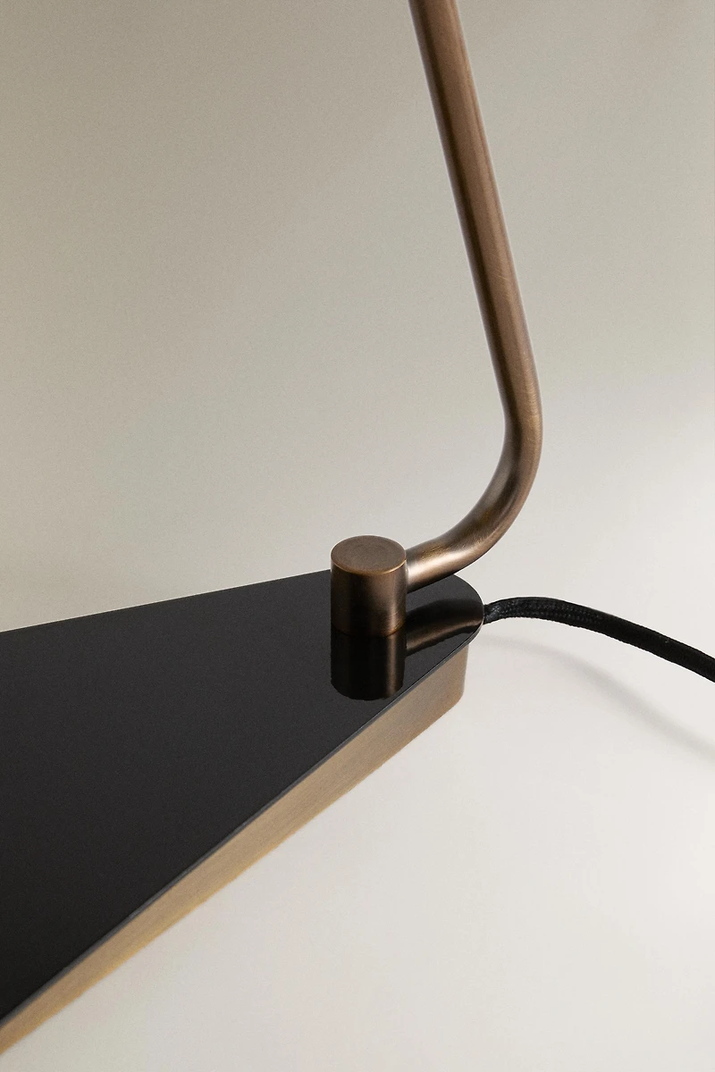 METAL TABLE LAMP