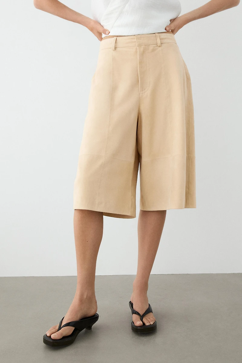 Long suede leather Bermuda shorts