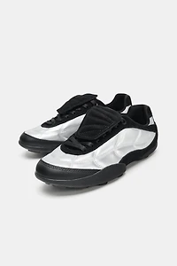 METALLIC RUNNING SNEAKERS
