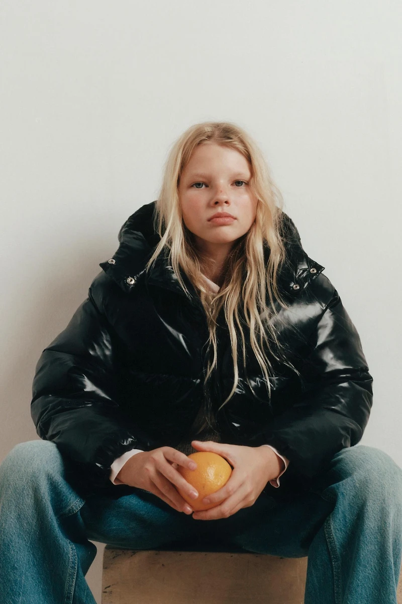 SHINY HOODED PUFFER JACKET WITH FAUX FUR LINING