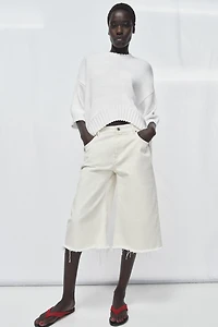 PULL EN MAILLE À MANCHES COURTES ET BAS ASYMÉTRIQUE