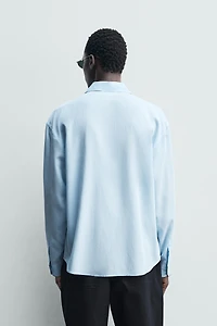 CHEMISE À RAYURES ET LISERÉS CONTRASTANTS