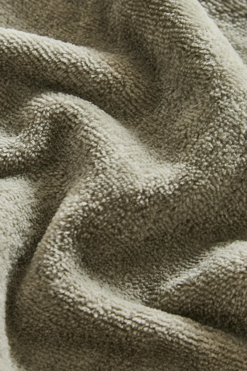 VELOUR BATH TOWEL WITH TASSELS