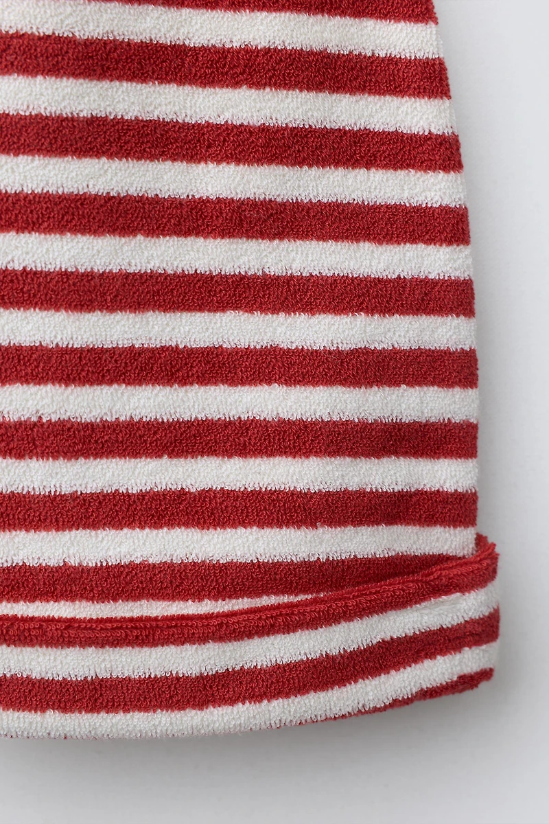 COMBINAISON-SERVIETTE ET BONNET À POMPON RAYÉ