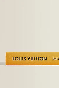 LIVRE LOUIS VUITTON CATWALK