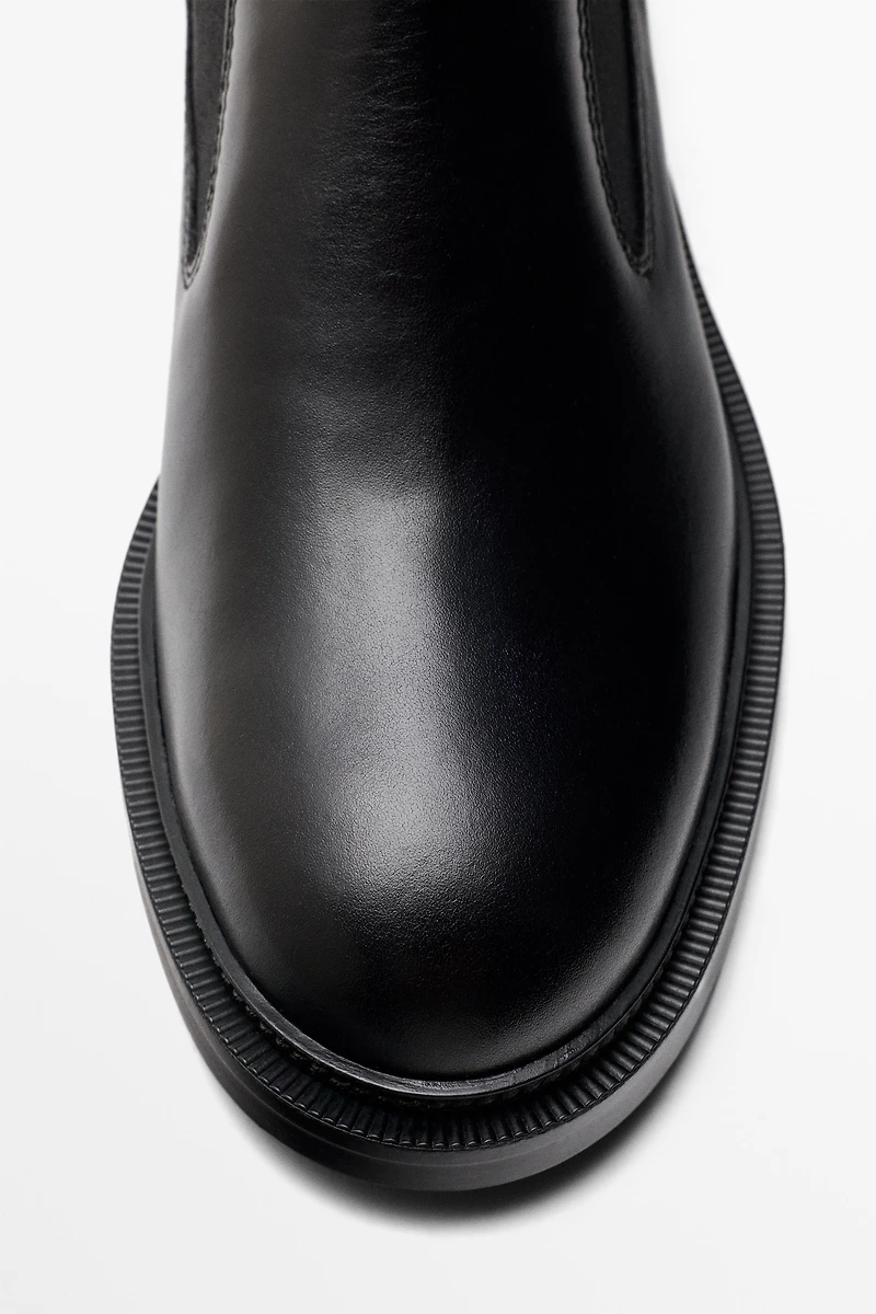 Flat leather Chelsea ankle boots