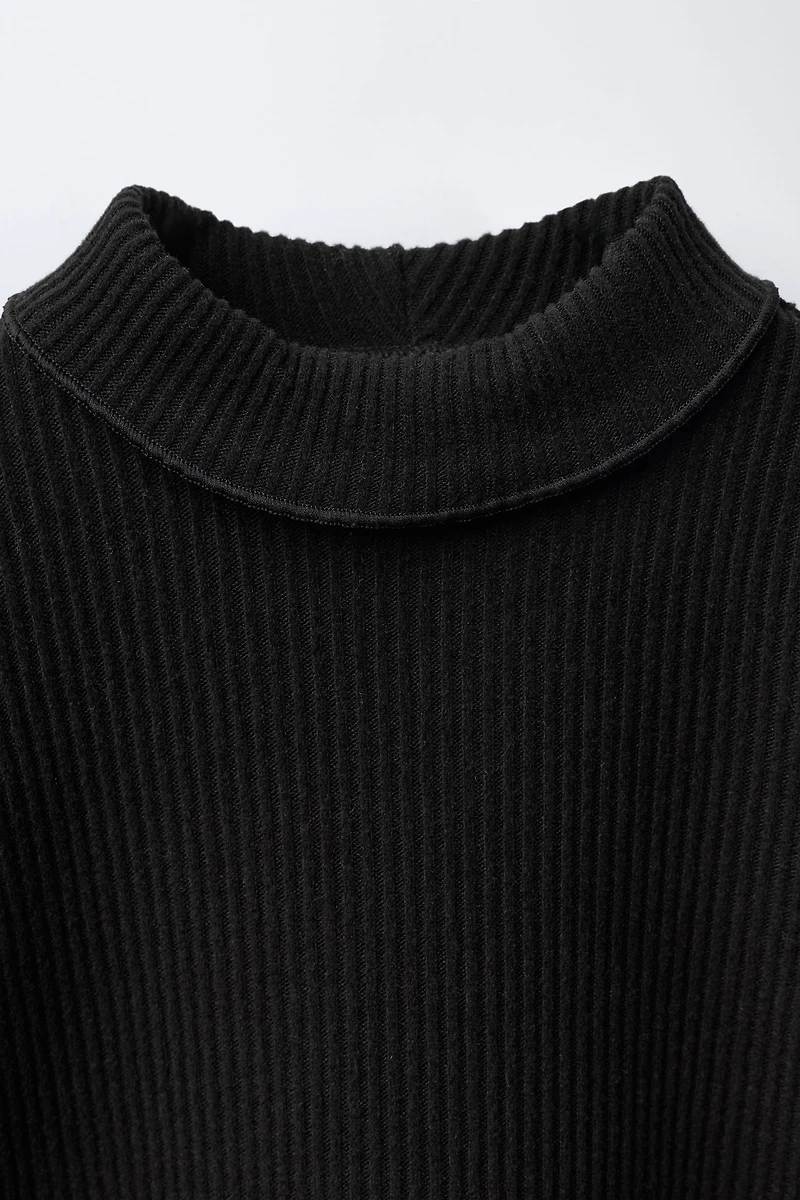 RIBBED TURTLENECK T-SHIRT