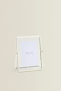 PICTURE FRAME WITH STAND