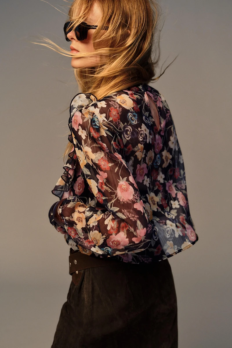 FLORAL PRINT RUFFLED BLOUSE