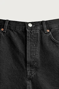 STRAIGHT FIT DENIM SHORTS