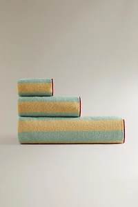 STRIPED BATH TOWEL WITH TOPSTITCHING