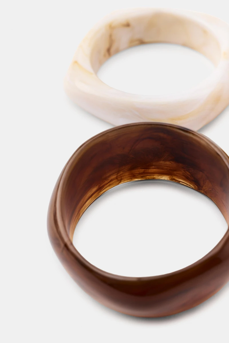 3-PACK OF RIGID RESIN BRACELETS