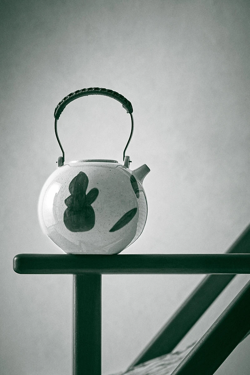 CERAMIC TEAPOT WITH PAINTED MOTIFS