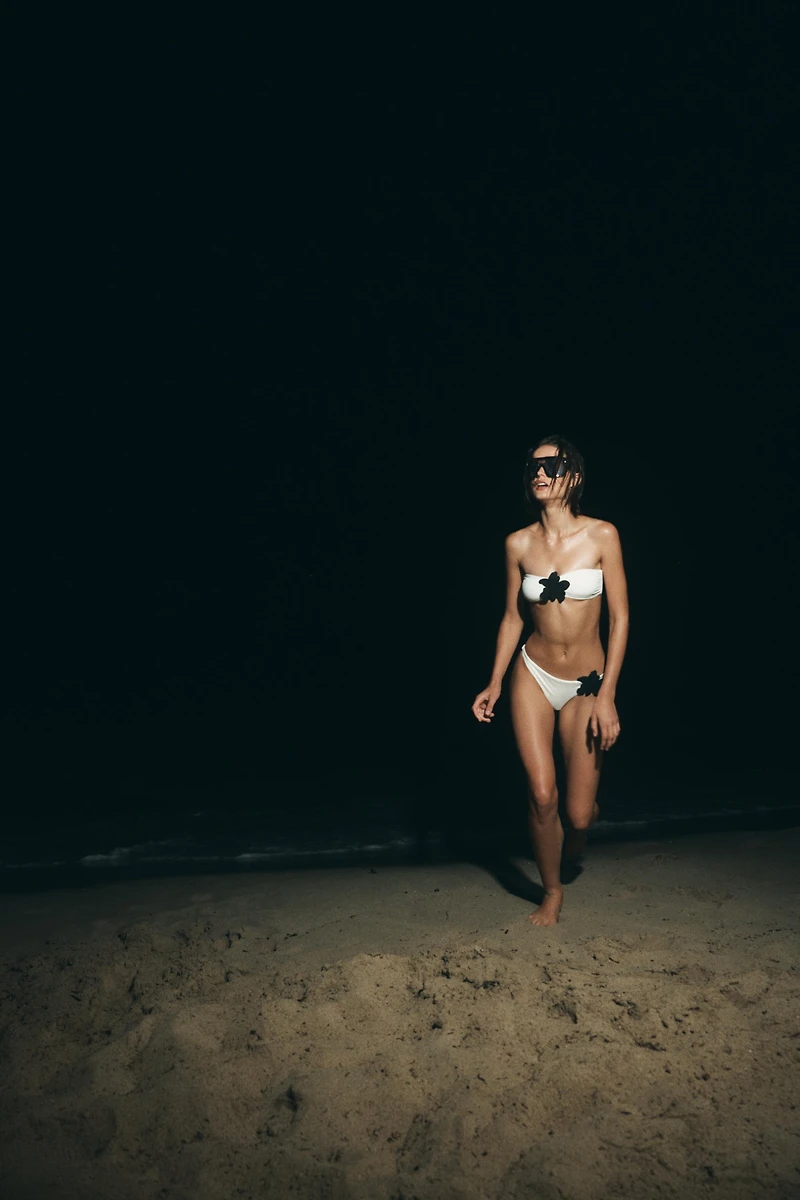 HAUT DE BIKINI BANDEAU FLEUR