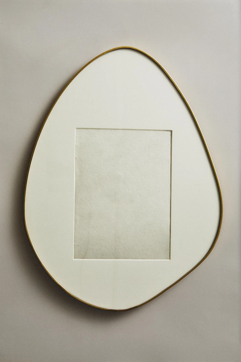 IRREGULAR SHAPE PICTURE FRAME