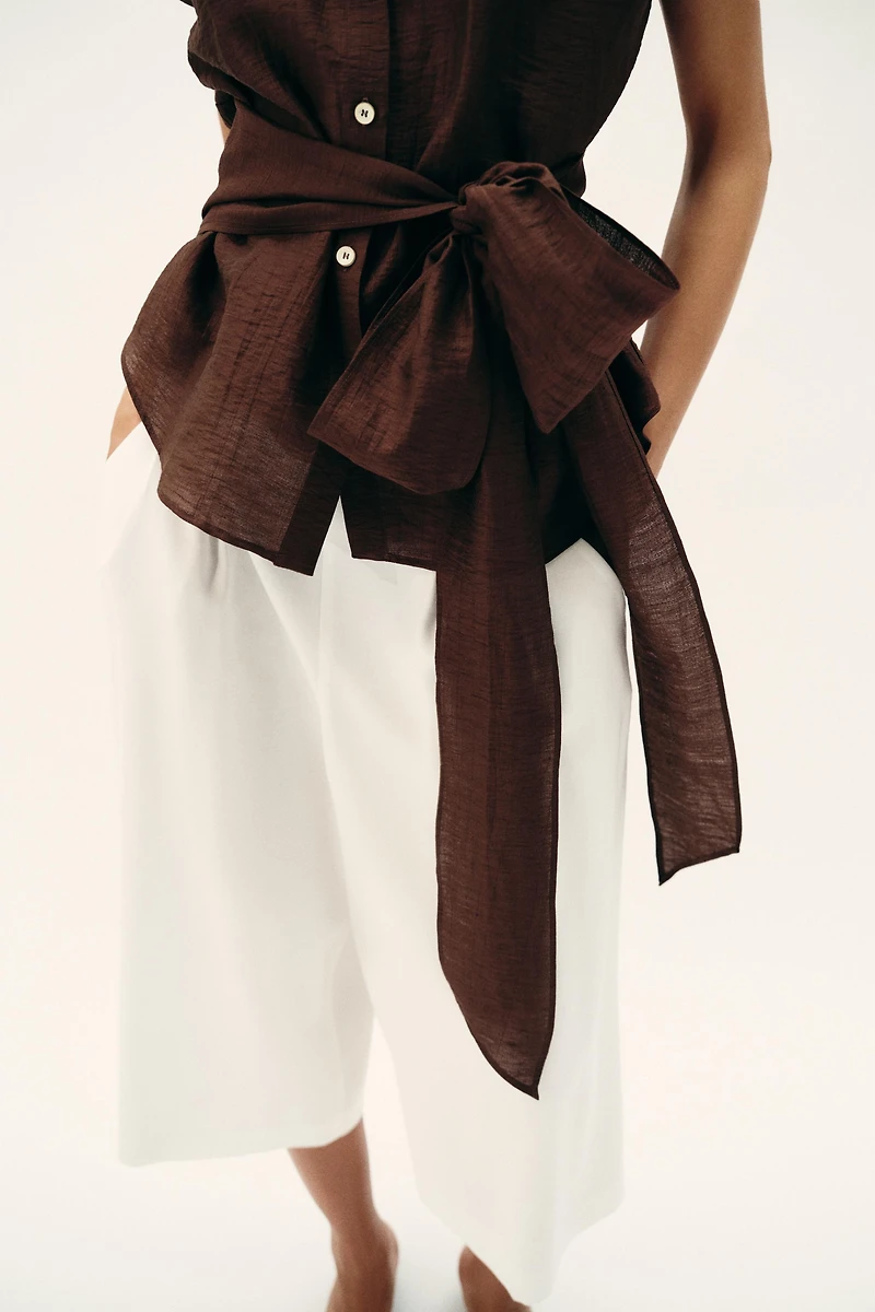 LINEN BELTED SHOULDER PAD TOP