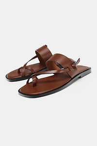 FLAT LEATHER STRAPPY SANDALS