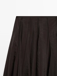Long voluminous skirt with godet detail