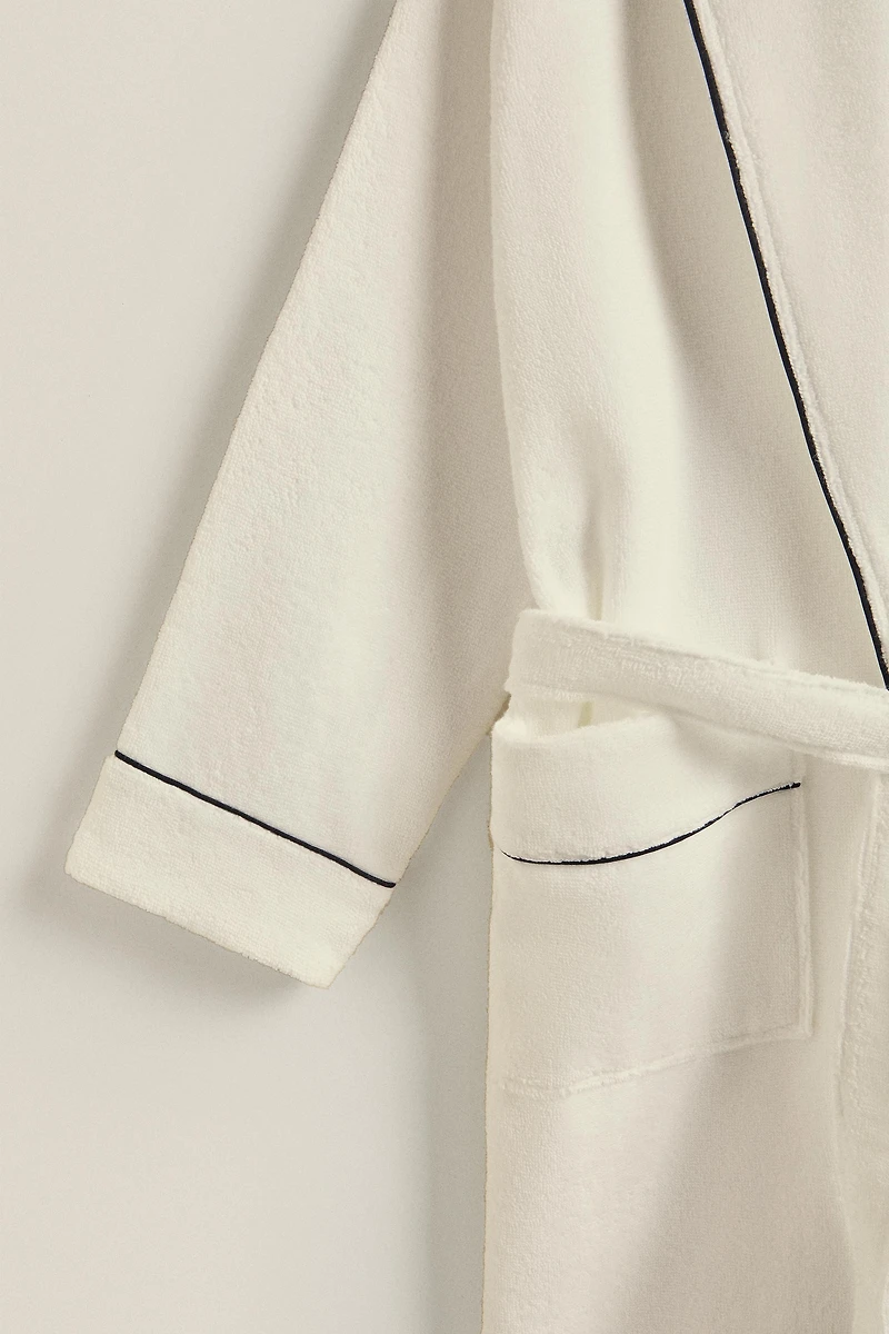 BATHROBE WITH PIPING (400 GXM²)