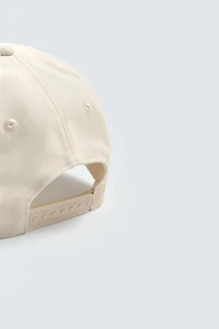 CONTRAST EMBROIDERY CAP