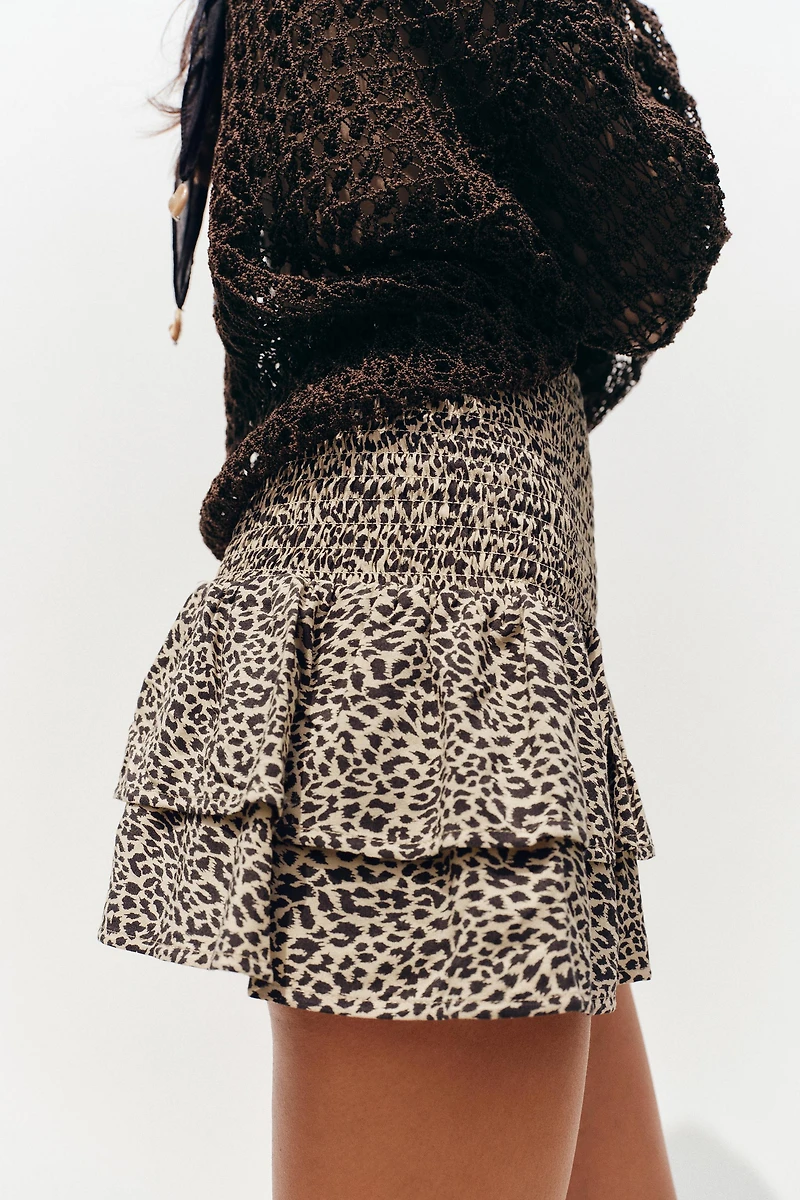 WIDE WAISTBAND RUFFLE SHORTS