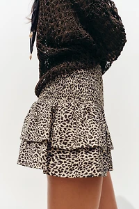 WIDE WAISTBAND RUFFLE SHORTS