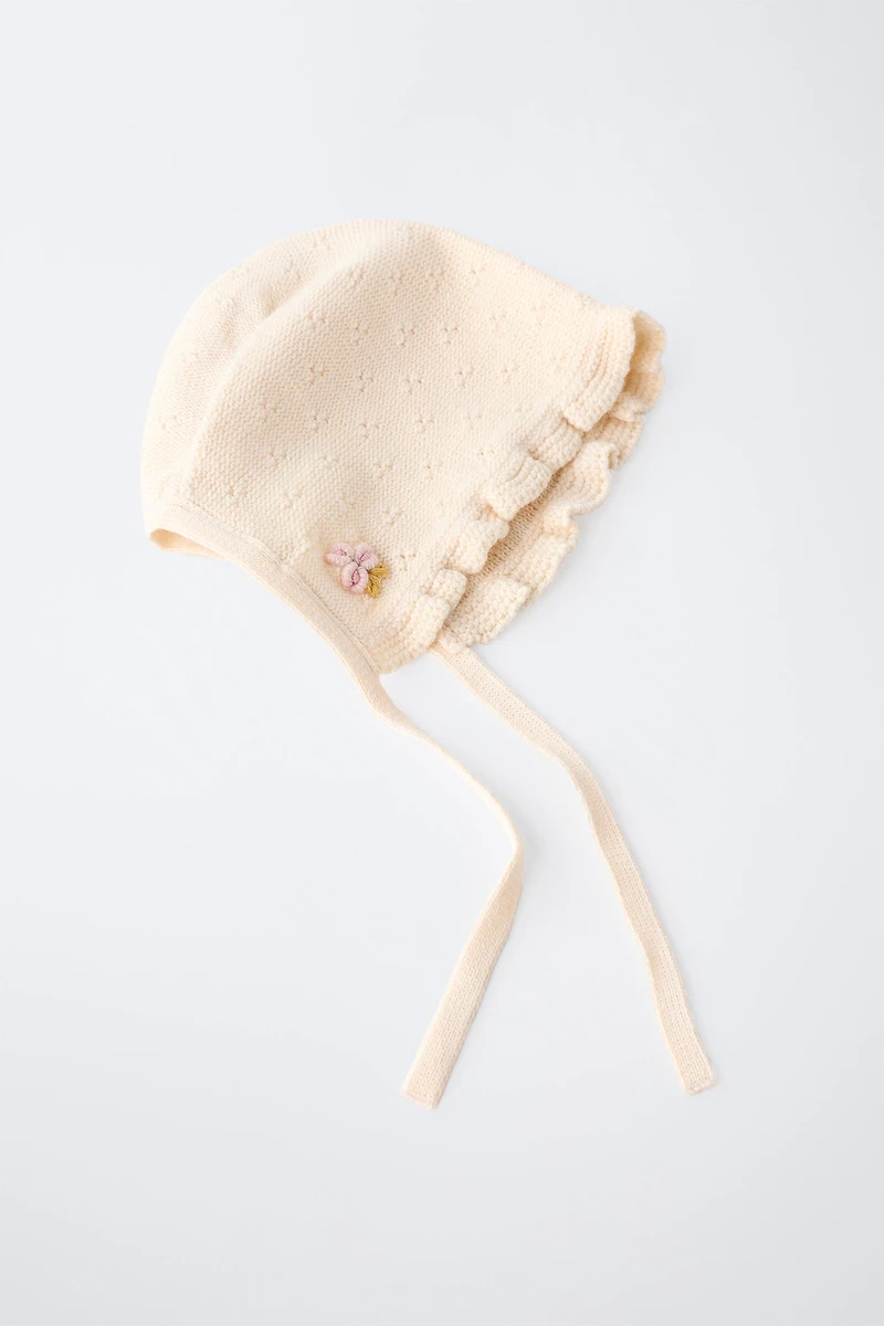 EMBROIDERED FLOWER KNIT BONNET