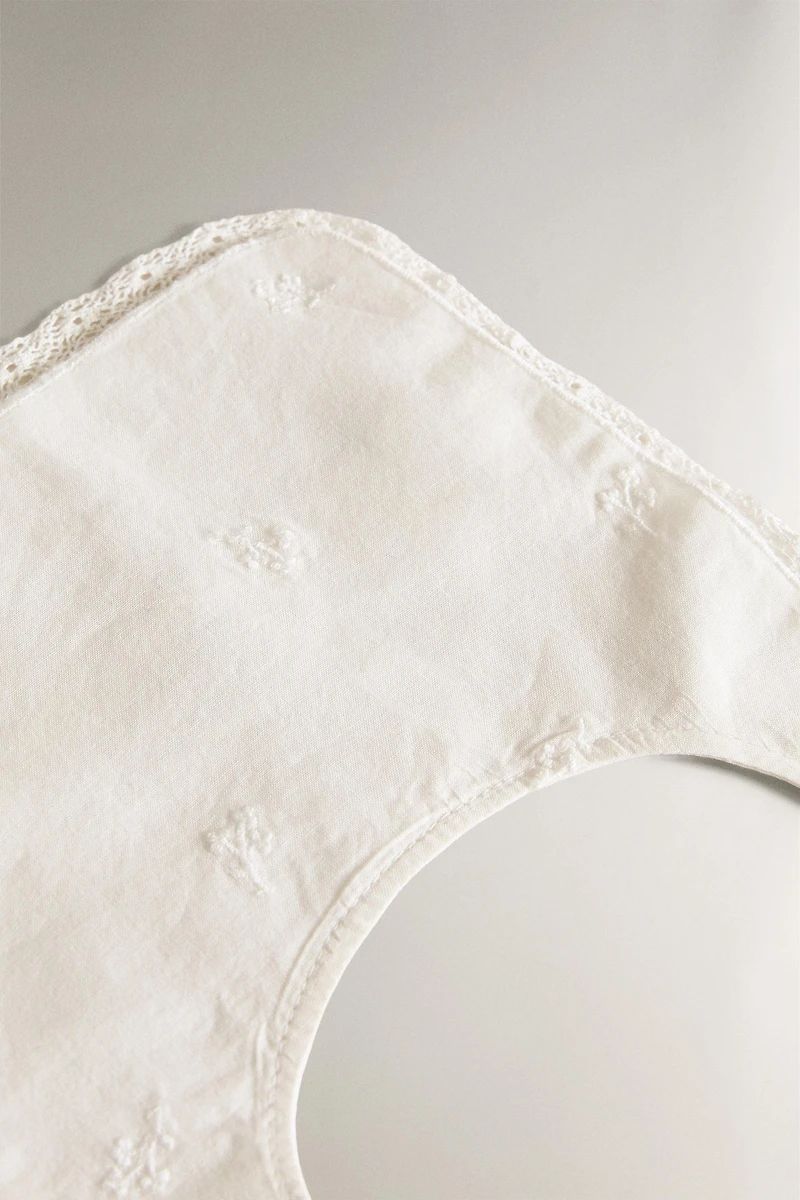 BABY BIB WITH FLORAL EMBROIDERY
