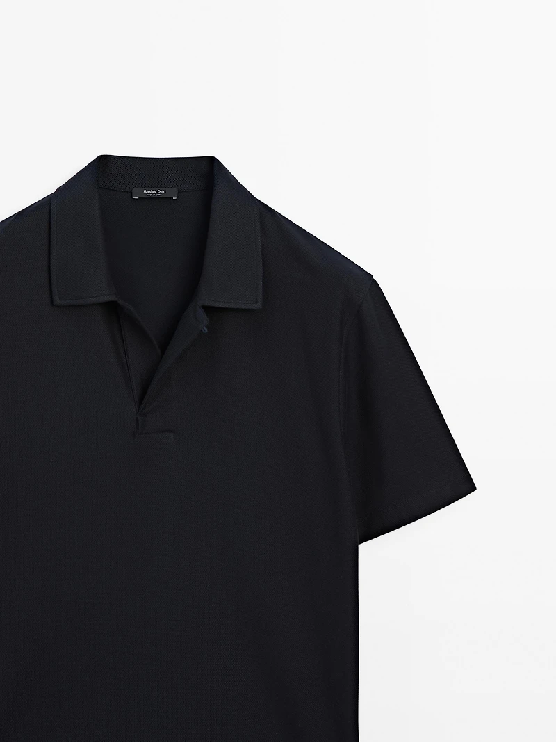 Polo texturé bouton dissimulé