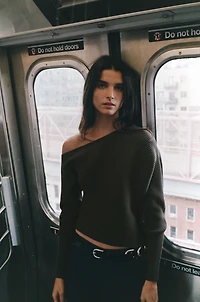 ASYMMETRIC RIB KNIT TOP