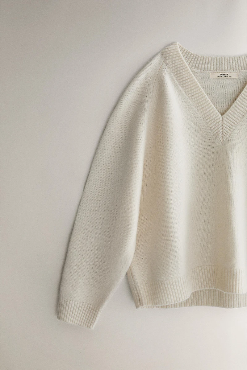 CASHMERE SWEATER