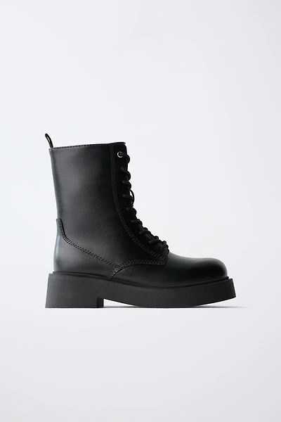 LACED BOOTS