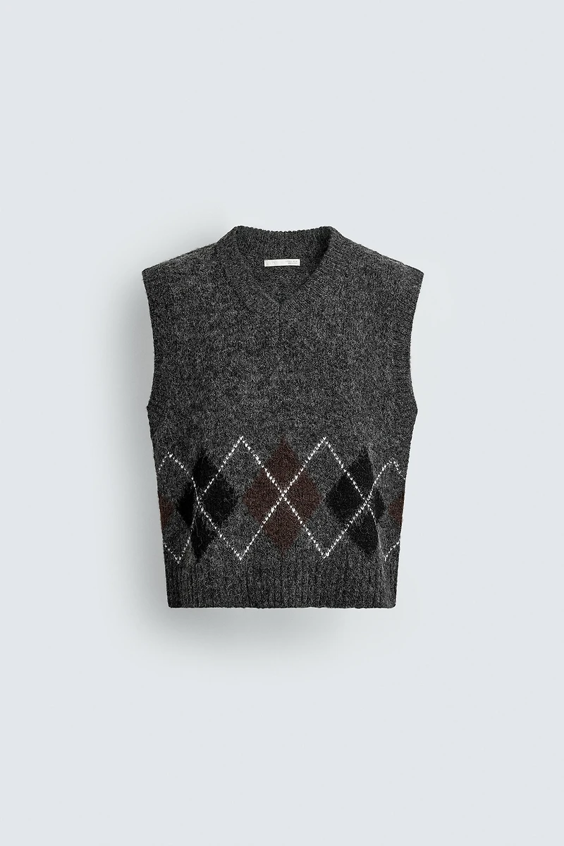 DIAMOND JACQUARD KNIT VEST
