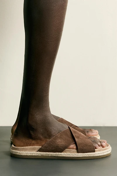 LEATHER CROSSOVER SANDALS