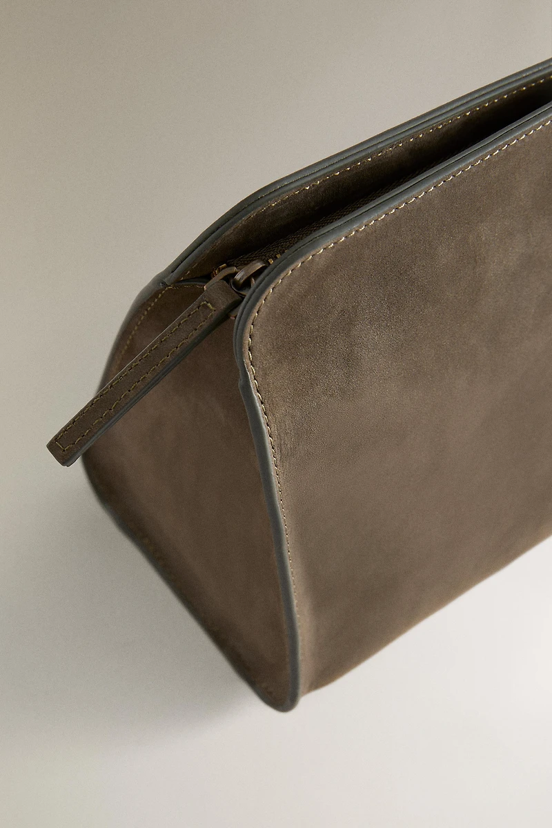 LEATHER TOILETRY BAG