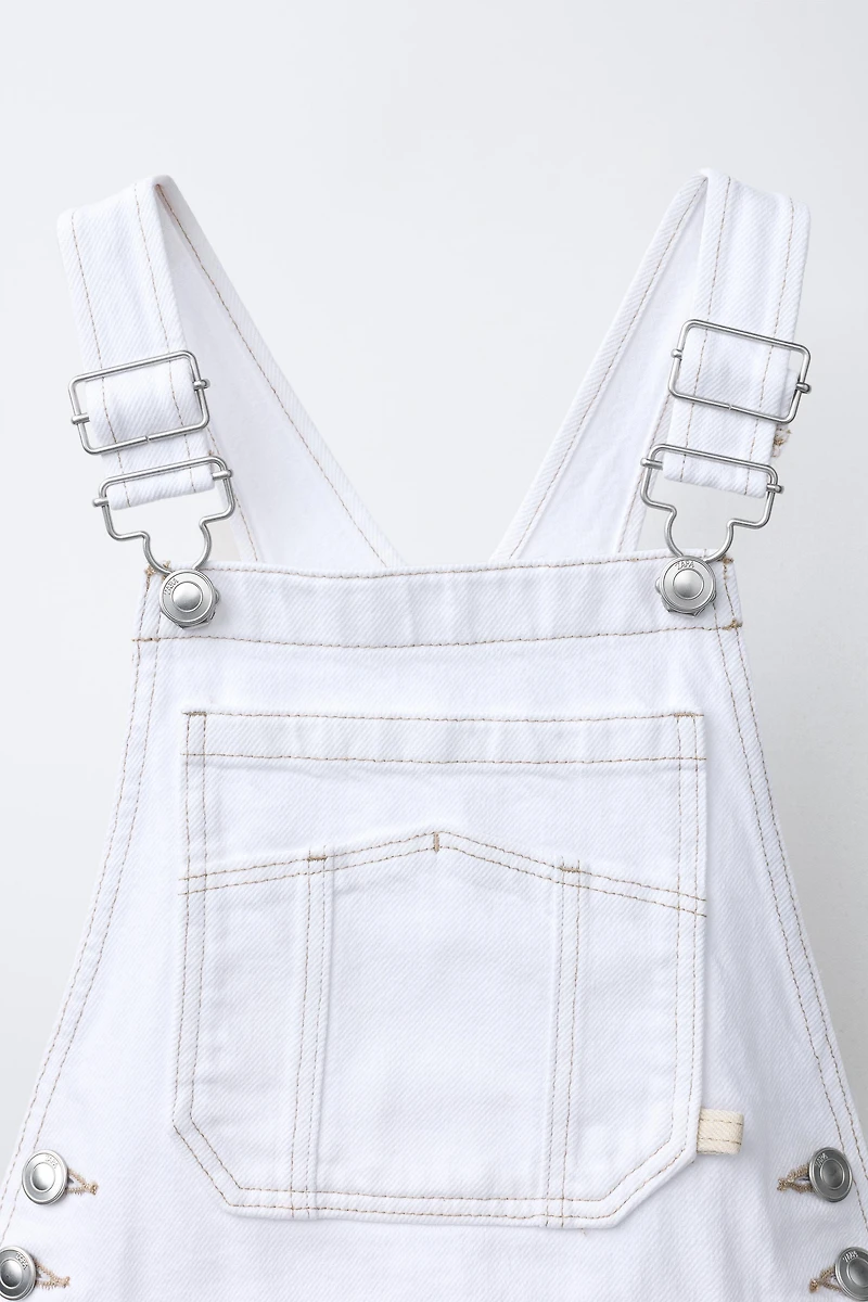 ROBE-SALOPETTE EN JEAN SURPIQÛRES CONTRASTANTES