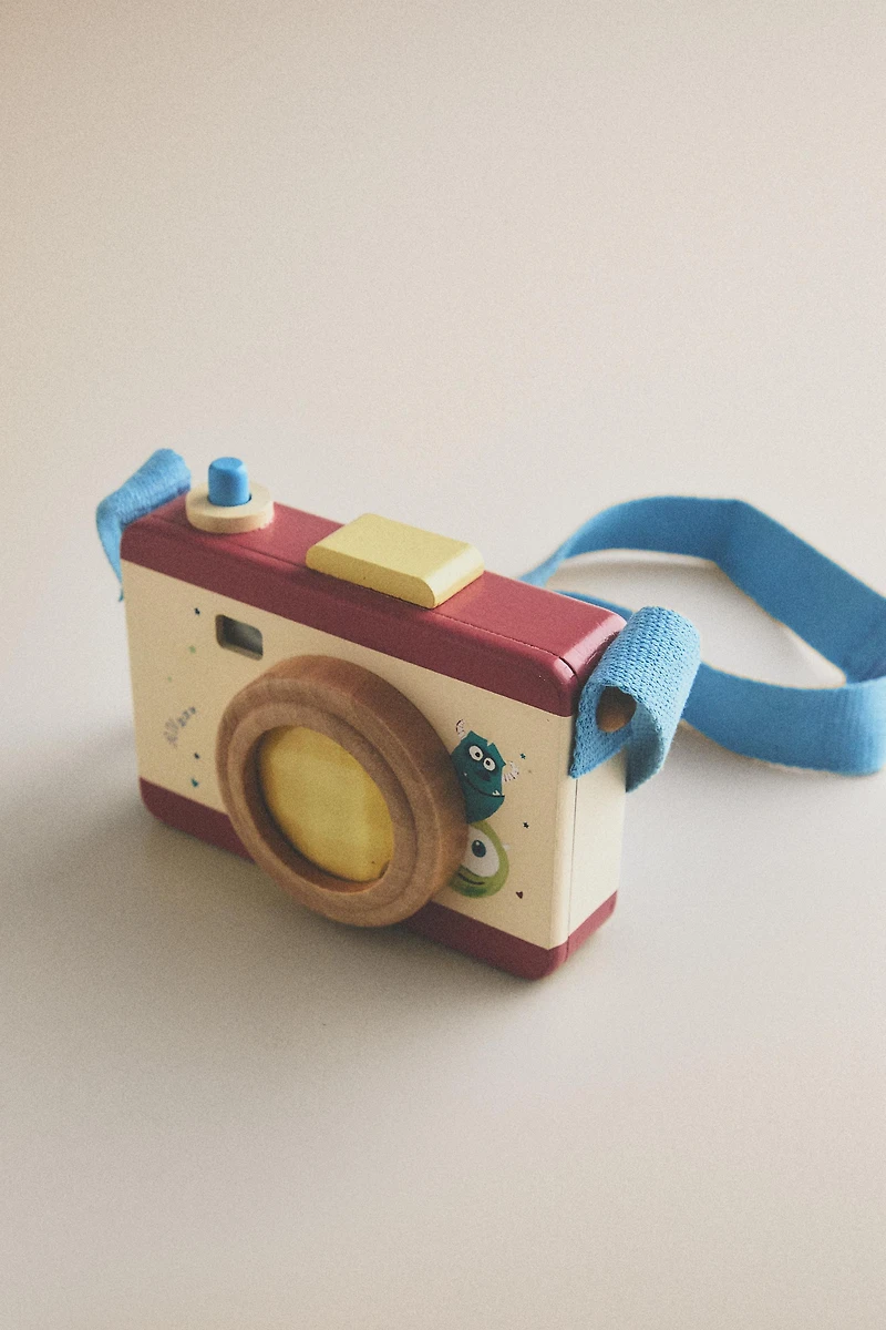 MONSTERS, INC. ©DISNEY/PIXAR TOY CAMERA