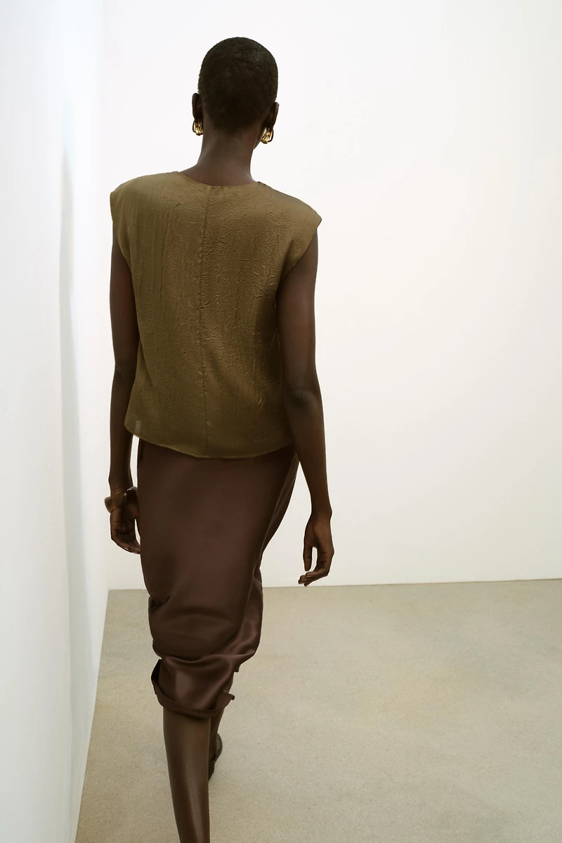 KNOTTED SATIN EFFECT TOP