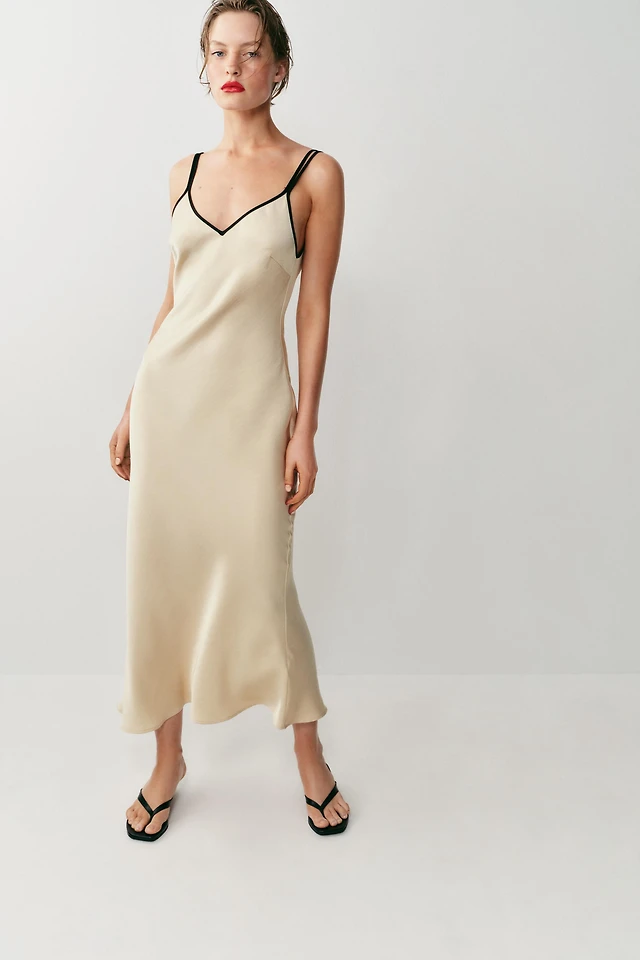zara contrast pleated dress Zara lace contrast pleated