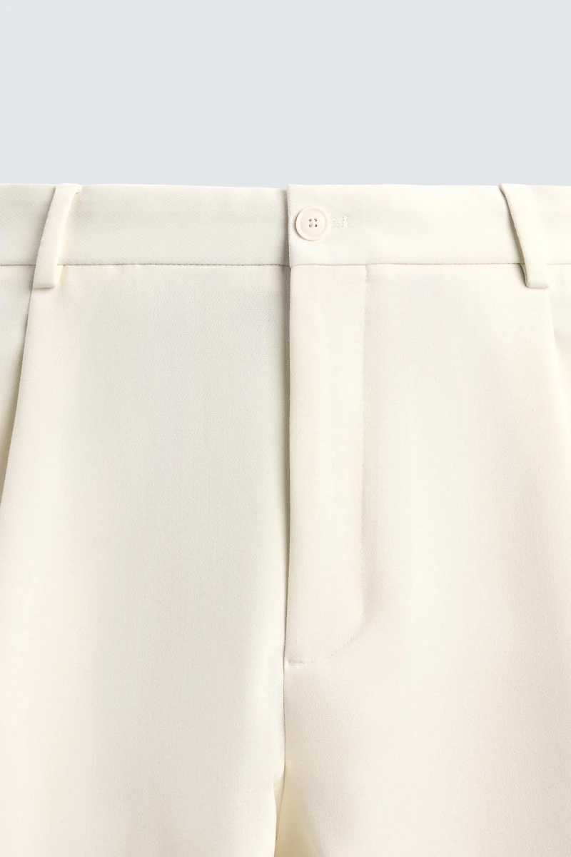RELAXED FIT PLEATED PANTS