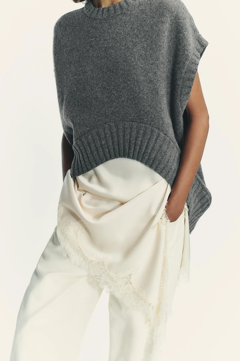 GILET AVEC LAINE OVERSIZE À OURLET ASYMÉTRIQUE