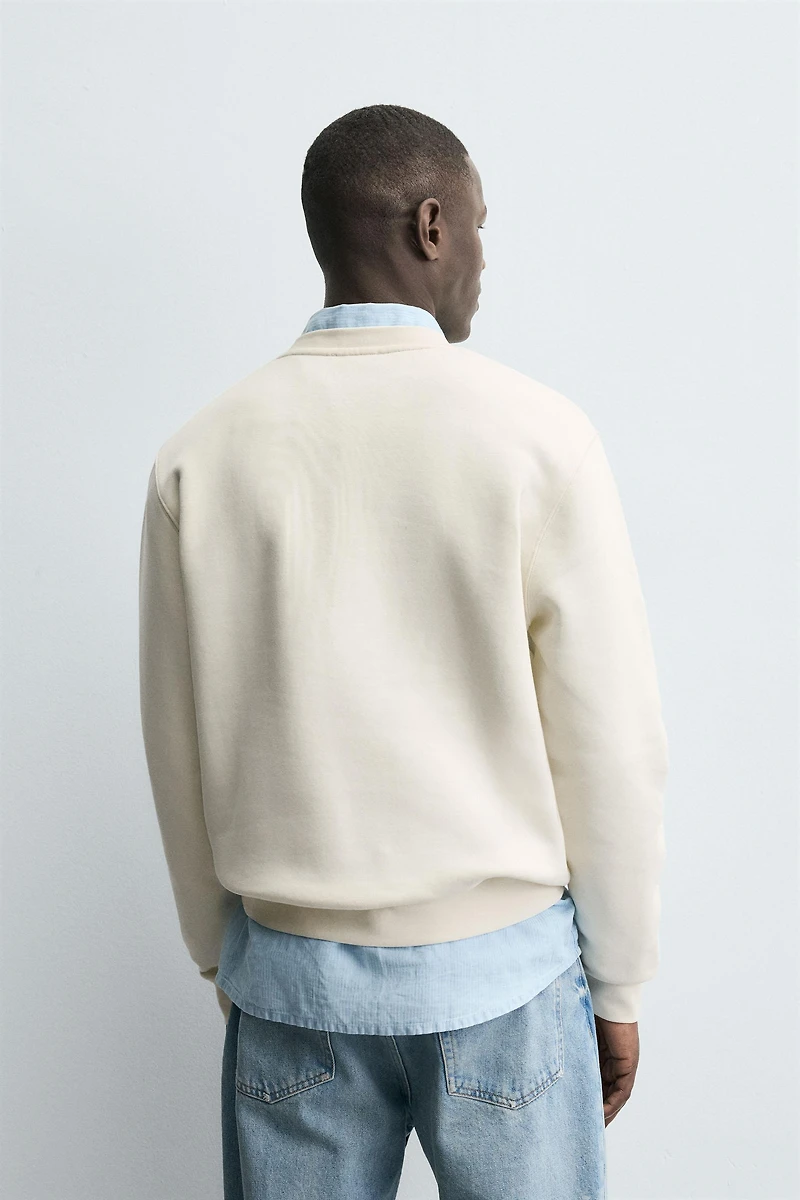 EMBROIDERED RABBIT SWEATSHIRT