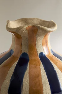 ROUND DECORATIVE CERAMIC VASE