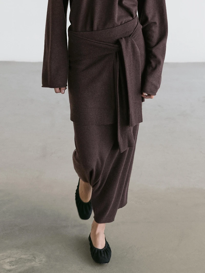 Knit skirt with knotted sleeve details