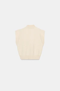 TOP EN MAILLE AVEC ÉPAULES MARQUÉES
