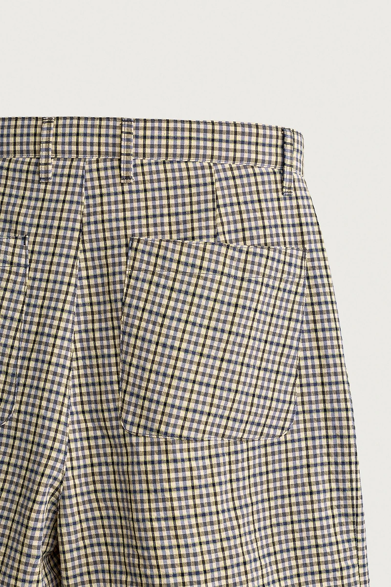 TEXTURED PLAID PLEATED SHORTS