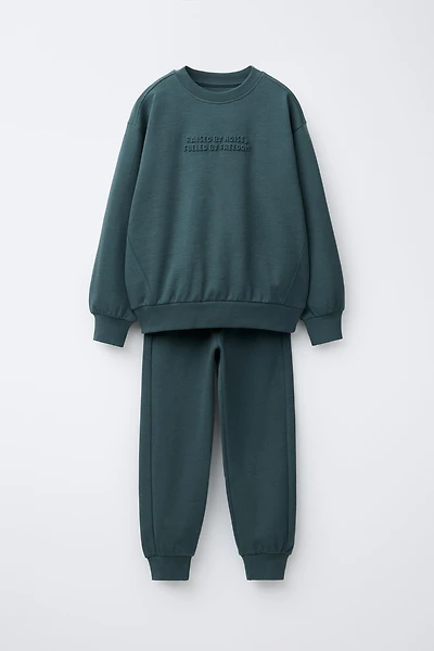 INTERLOCK SWEATSHIRT AND JOGGER SET WITH EMBOSSED TEXT