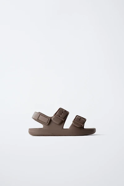 RUBBERIZED BUCKLED SANDALS