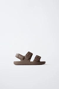 RUBBERIZED BUCKLED SANDALS